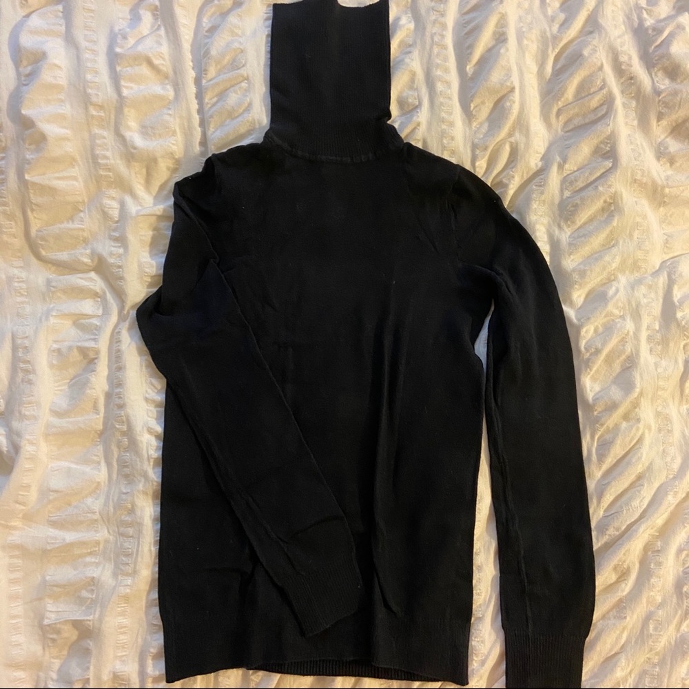 Gap turtleneck shirt